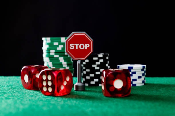 Live dealer hosting a Dragon Tiger tournament round at kadal4d login
